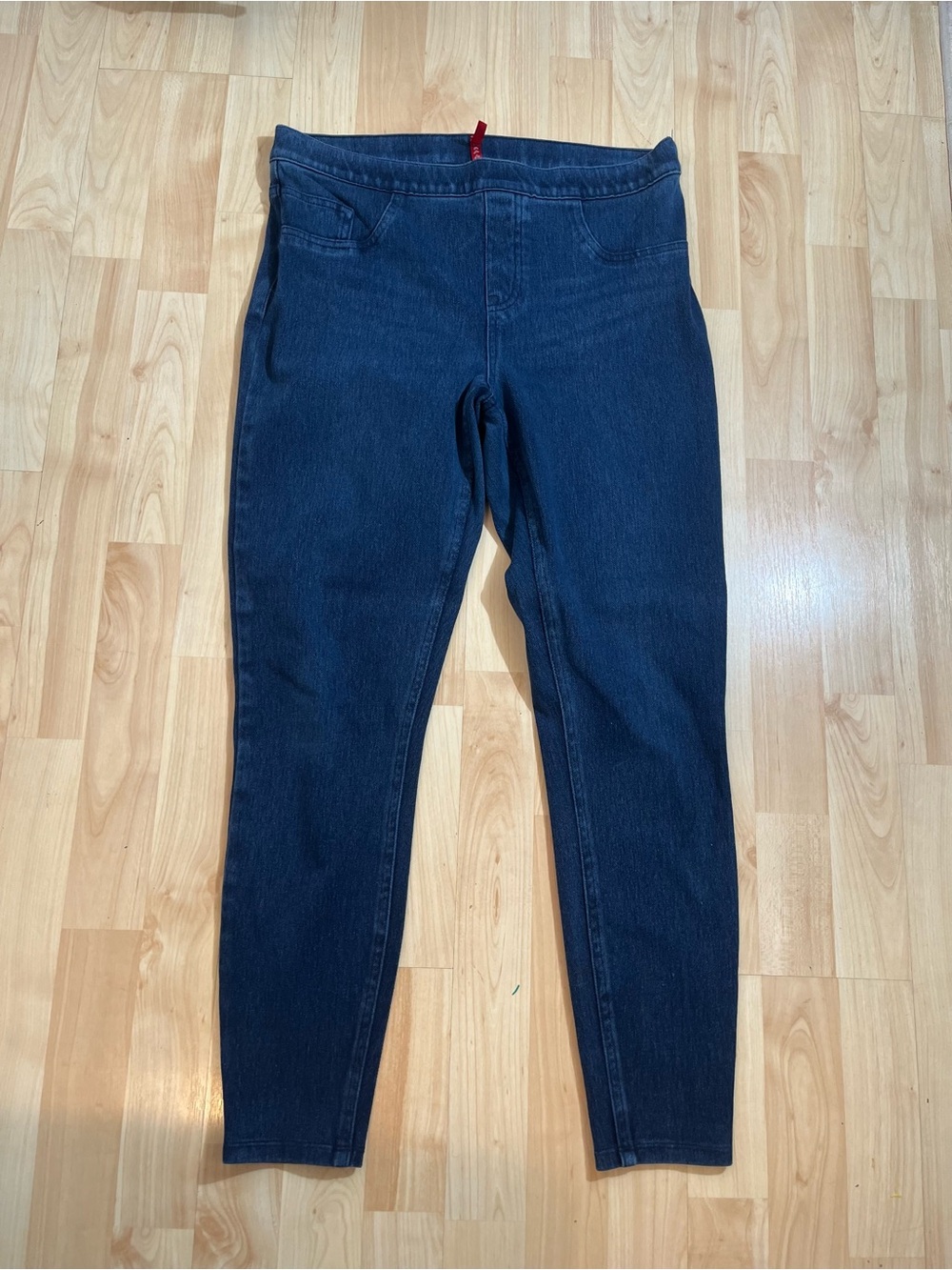 Spanx Ankle Pull On Jean-Ish Leggings in a dark wash Large